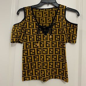 Cold shoulder cutout top spandex material S/M